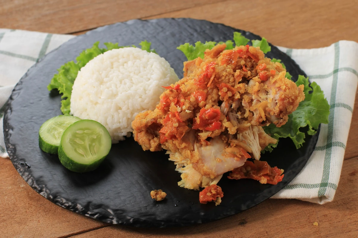 Ayam Geprek Napolli: Rasa Geprek yang Bikin Ngiler di Jantung Cilacap